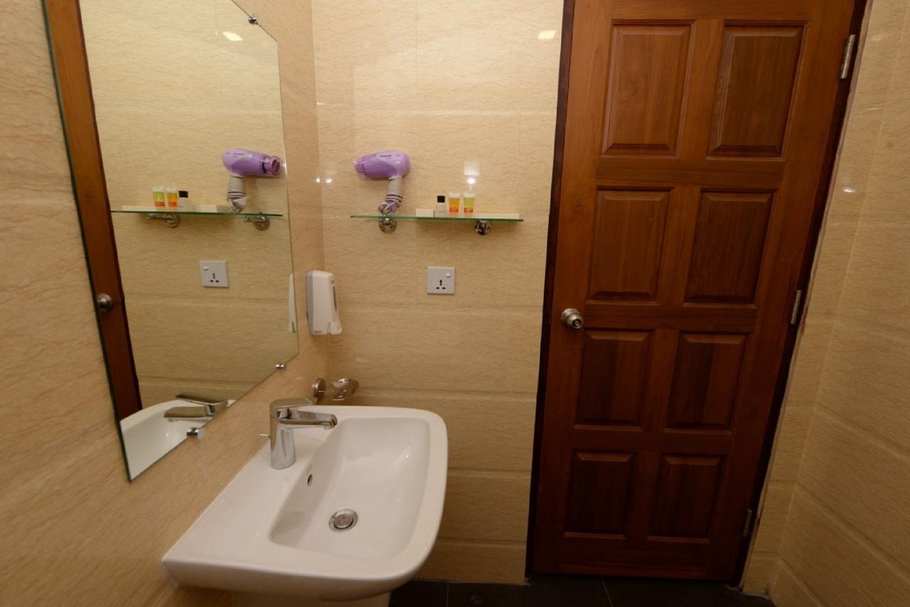 Min Nandar Garden Hotel Thanlyin Екстериор снимка