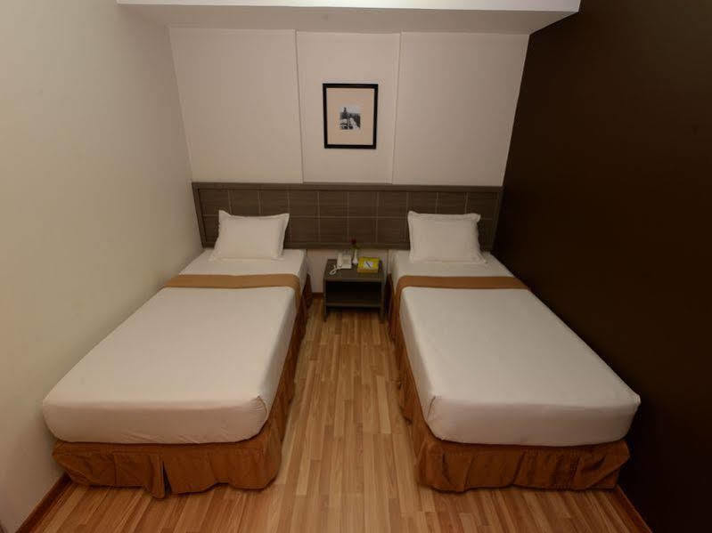 Min Nandar Garden Hotel Thanlyin Екстериор снимка